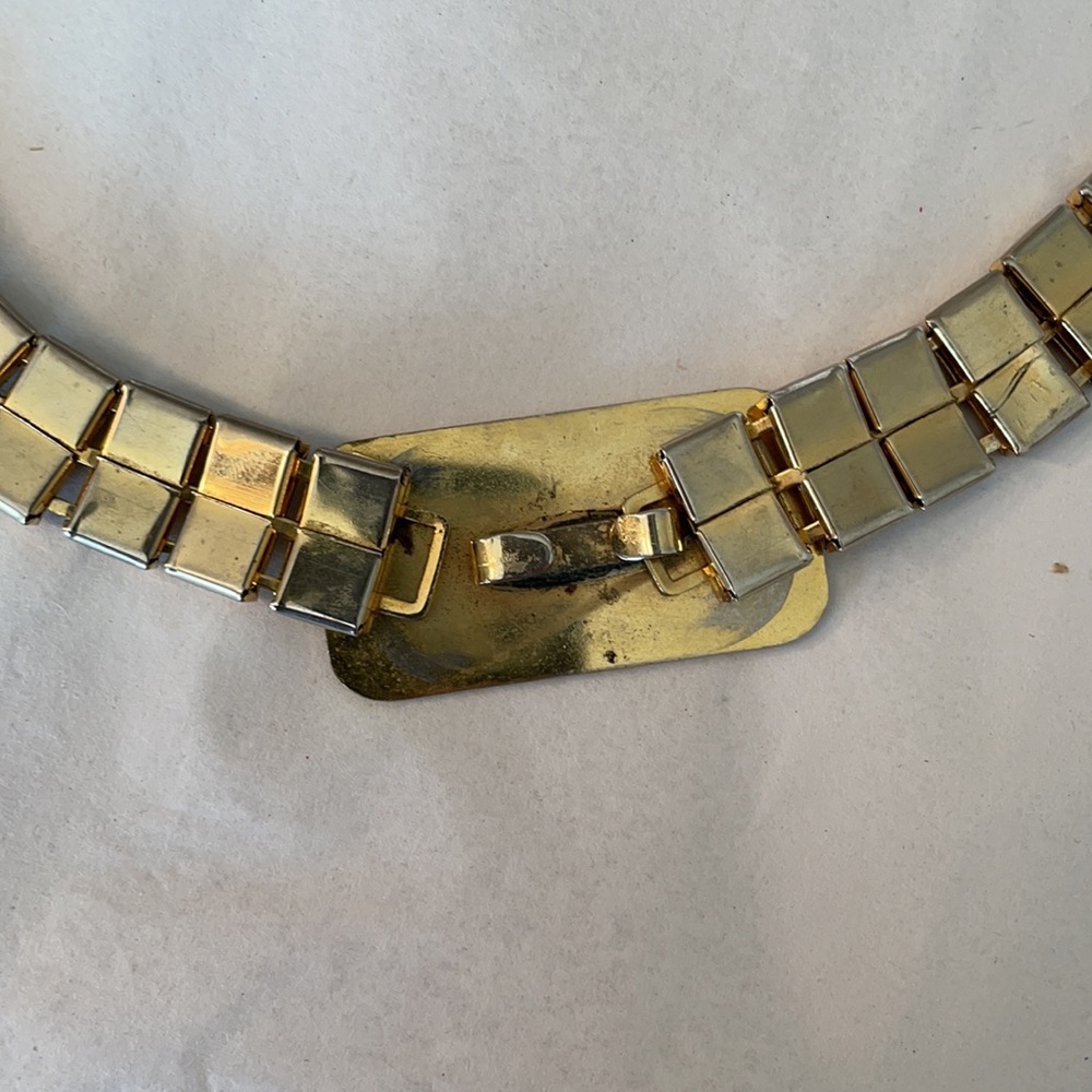 Vintage Mid-Century Metallic Gold Chain Belt w/Cream Stone Accent - Picture 9 of 11